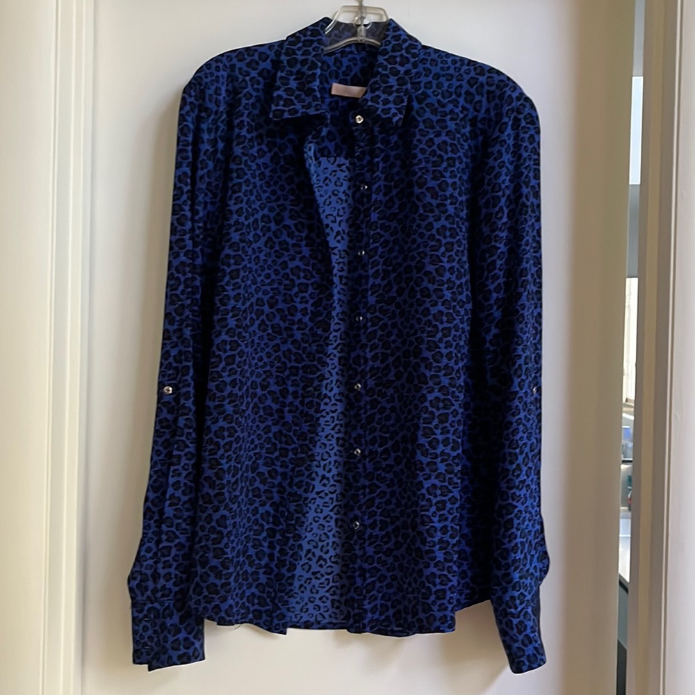 Hutch Button Up